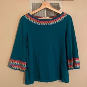 Boden light sweater with slightly flared 3/4 length sleeves